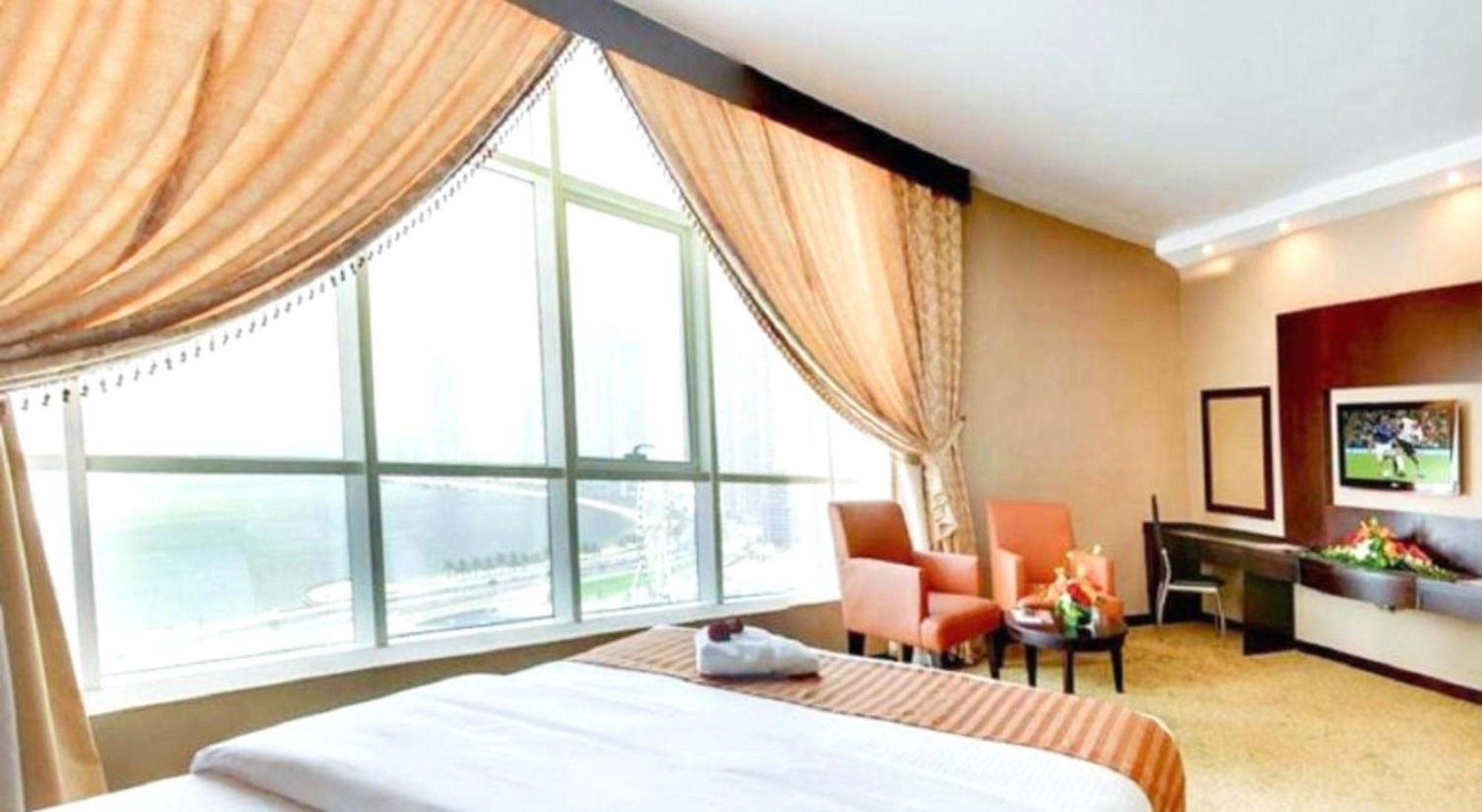 Aryana Hotel Шарджа Экстерьер фото