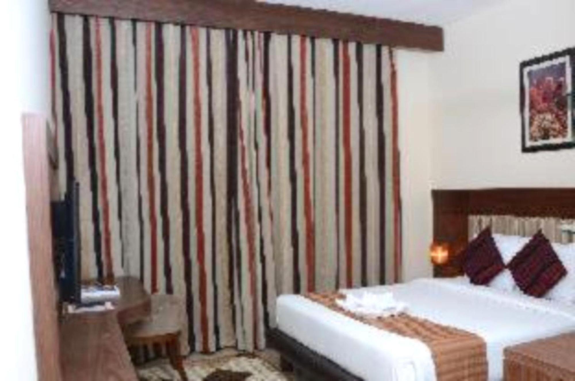 Aryana Hotel Шарджа Экстерьер фото