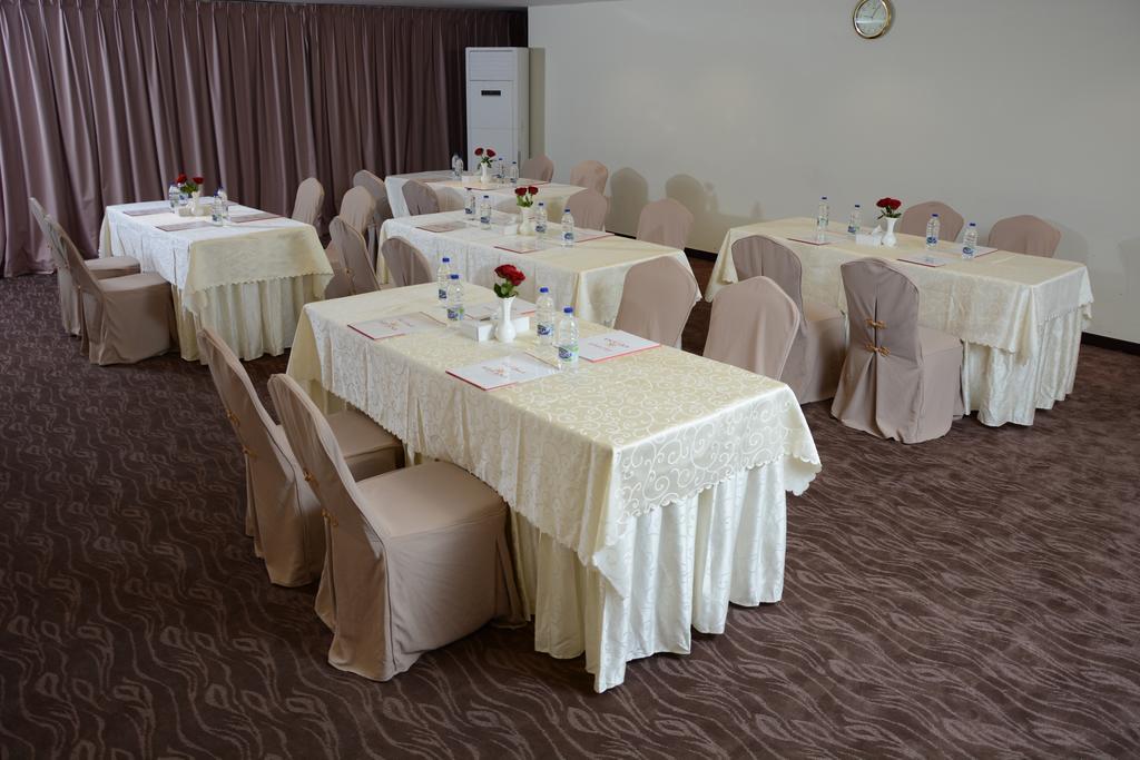 Aryana Hotel Шарджа Экстерьер фото