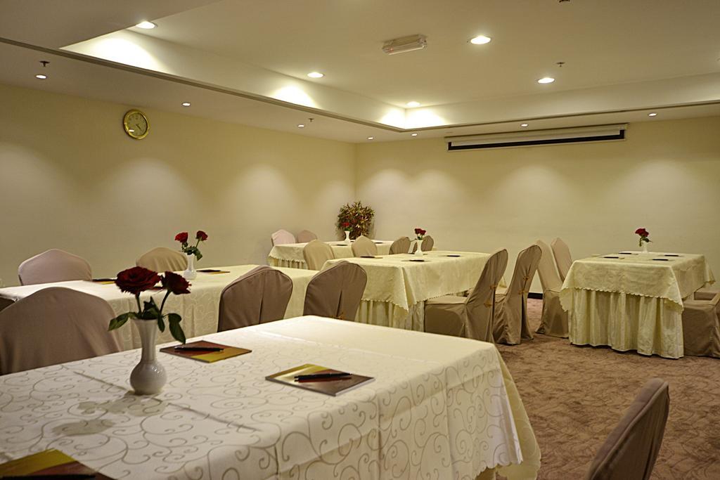 Aryana Hotel Шарджа Экстерьер фото
