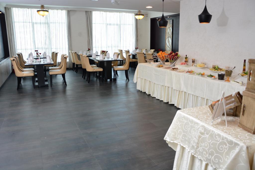 Aryana Hotel Шарджа Экстерьер фото